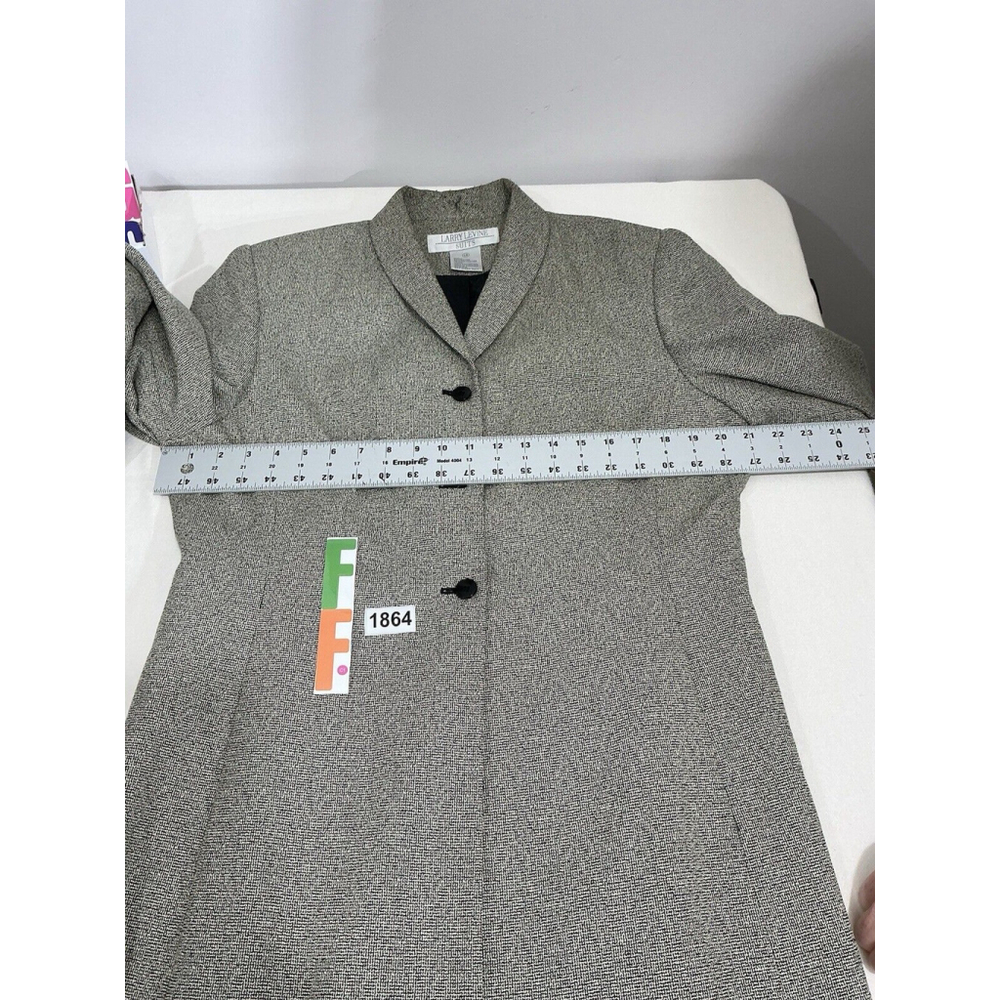 Chic Women's Black and cream 2 piece suit with long jacket and skirt. - Picture 8 of 9